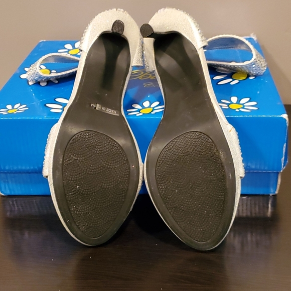 Silver & Rhinestone De Blossom 4 1/2" Heels - Picture 7 of 11